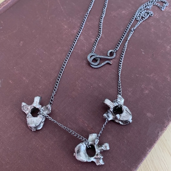 COPY - 3 vertebrae necklace - Picture 6 of 8